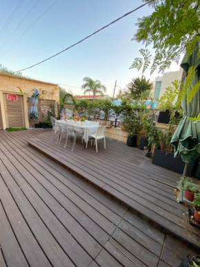 Garden appartement by the sea